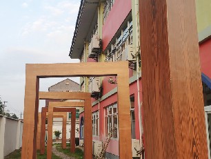 浙江金華婺城區(qū)柳湖小學(xué)鋼結(jié)構(gòu)木紋漆